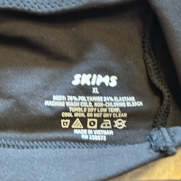 SKIMS FITS EVERYBODY RACERBACK BRALETTE ONYX - Picture 8 of 10